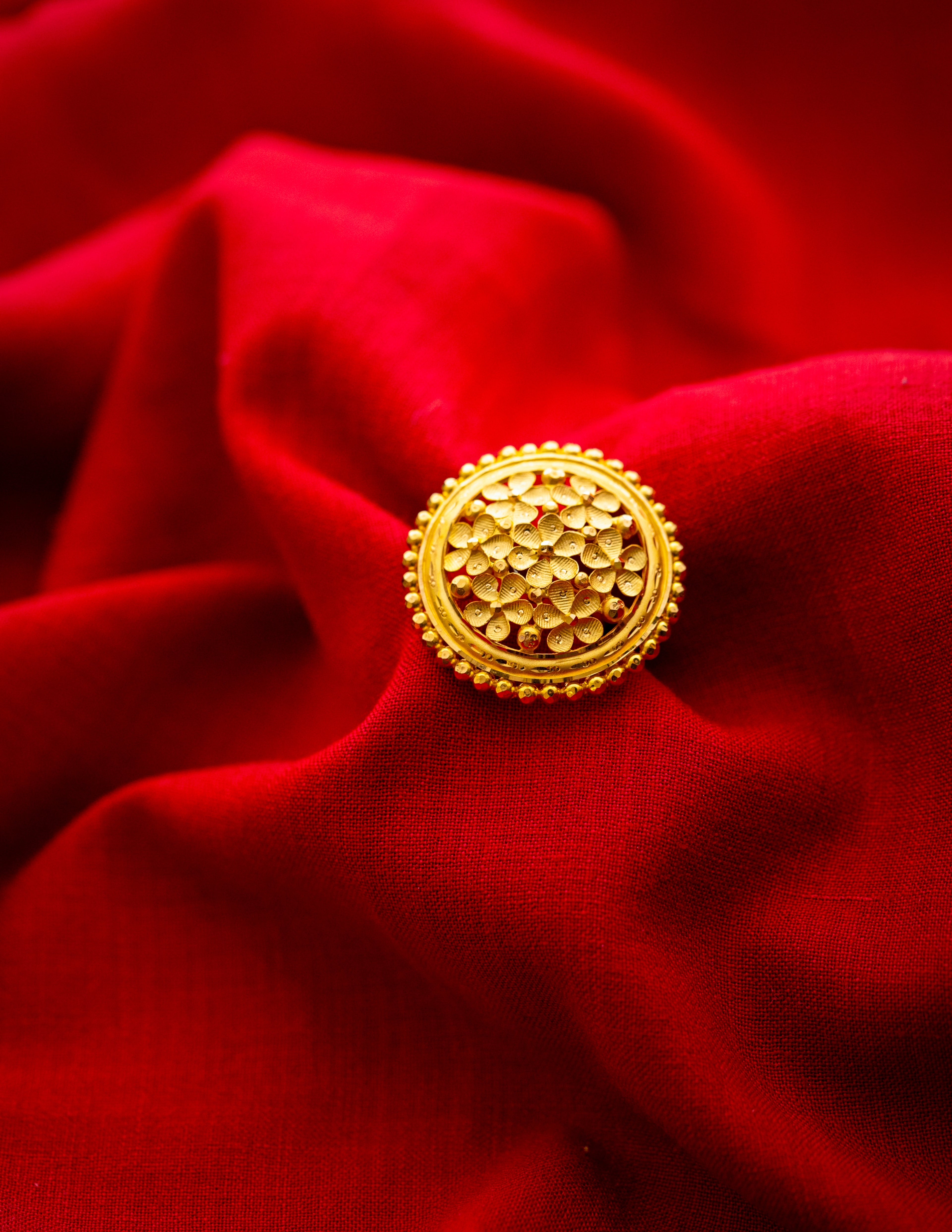 gold ring jewellery