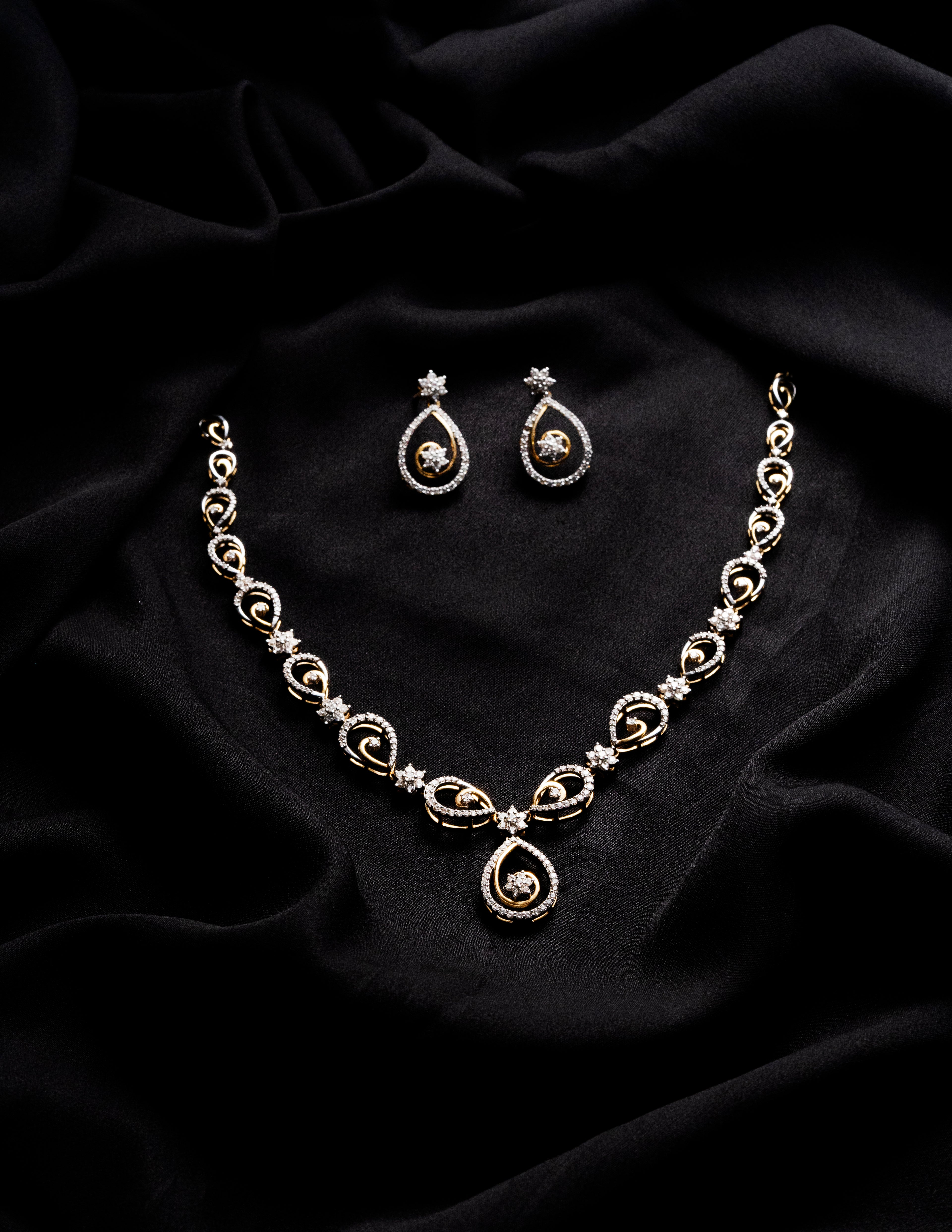 DIAMOND NECKLACE