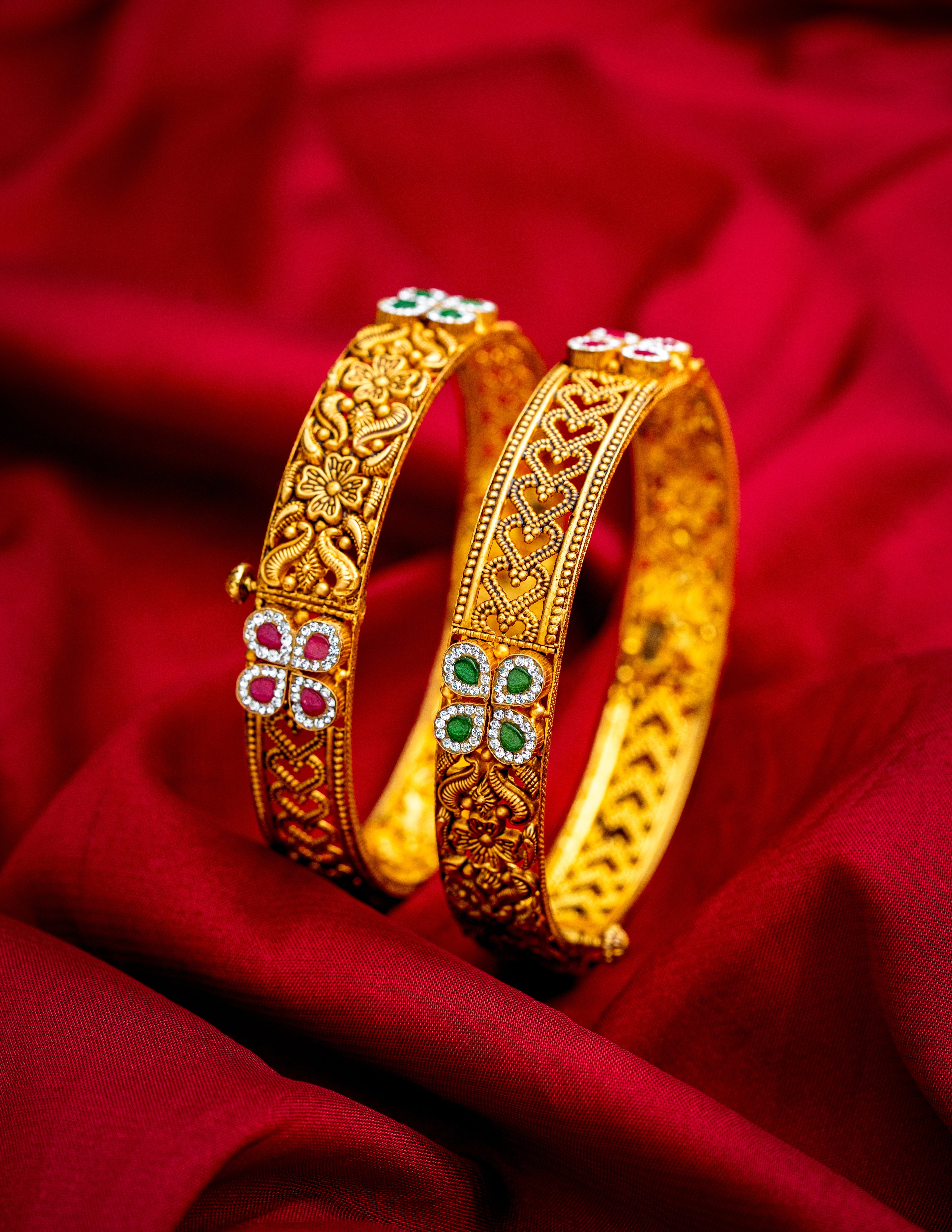 antique gold bangles in 22KT
