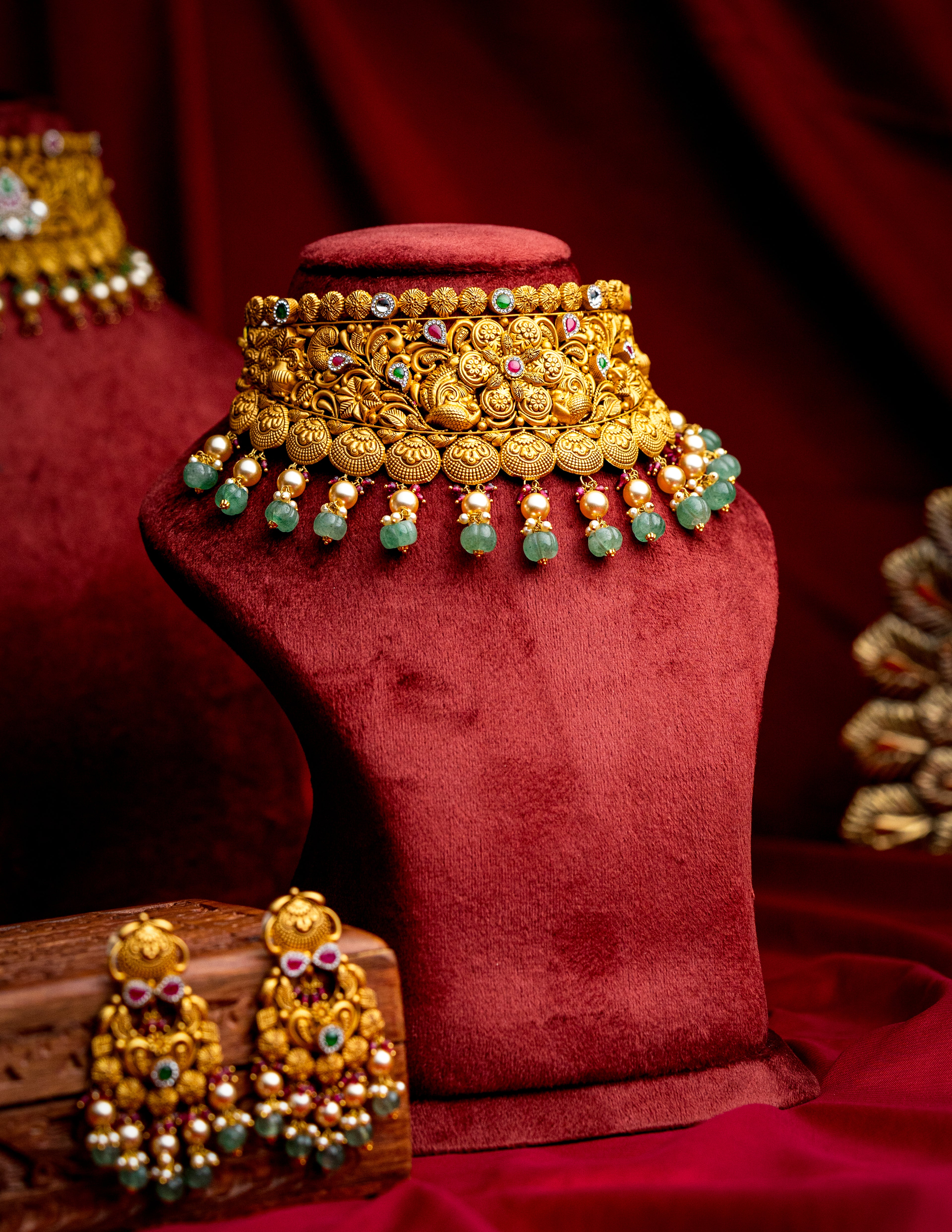 gold antique choker