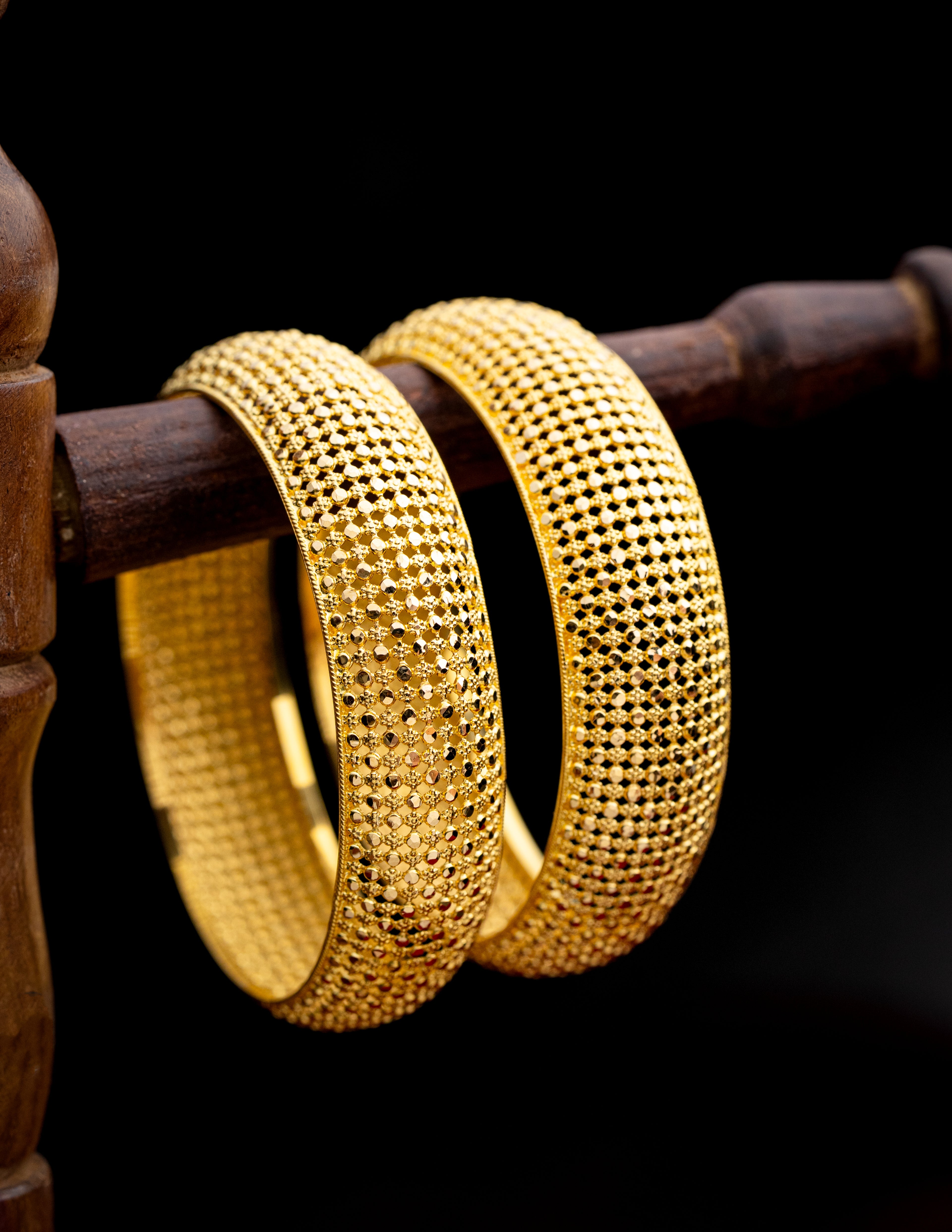 gold bangle jewellery